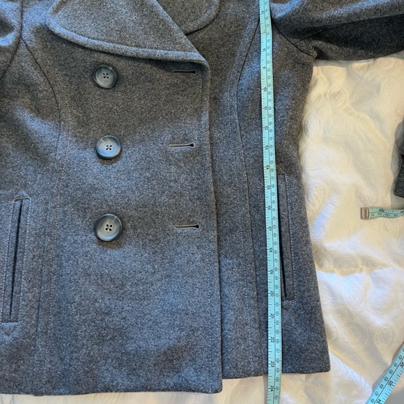 Vintage-style Banana Republic dbl breasted gray wool coat. Like-new fully lined - Picture 16 of 16
